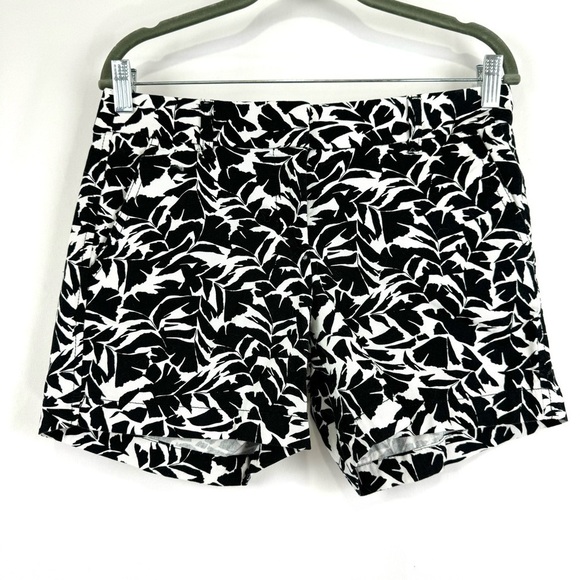 J. Crew Women’s Sz 2 Black & White Floral Cotton Casual 5" Chino Shorts Casual - Picture 1 of 11